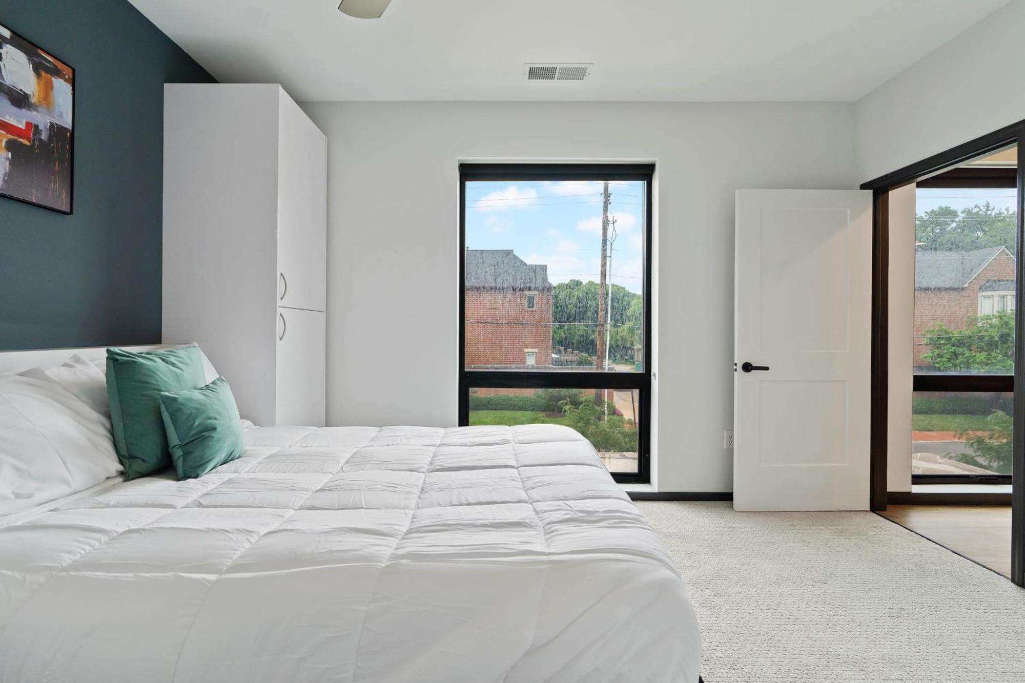 Cozysuites On Mass With Garage Parking #9 * Indianapolis