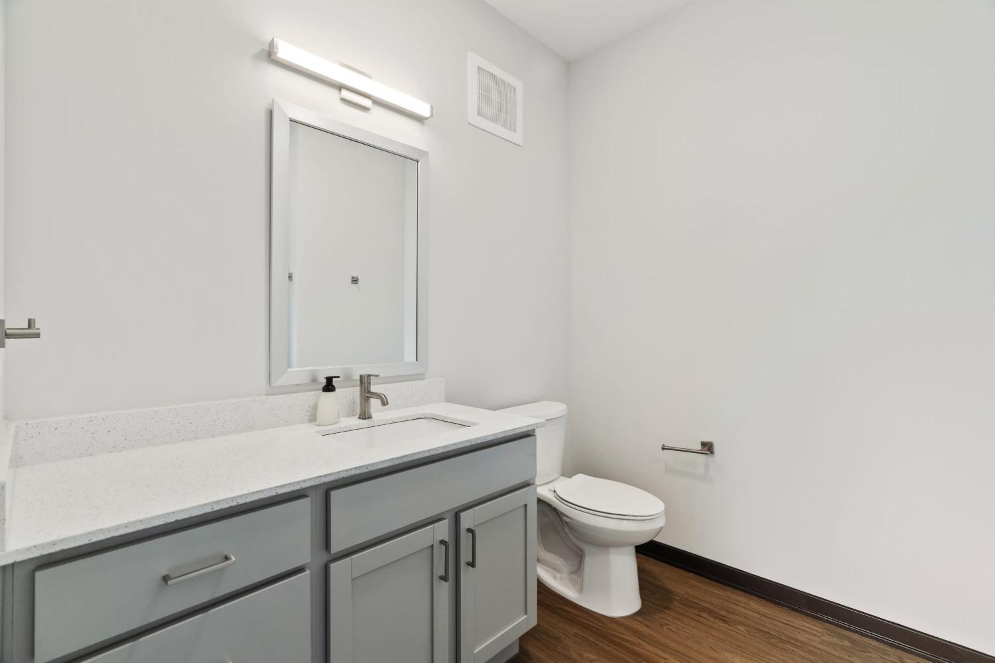 Cozysuites On Mass With Garage Parking #9 * Indianapolis